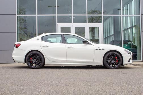 Bianco 2024 Maserati Ghibli Modena Ultima Q4