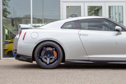Super Silver QuadCoat 2020 Nissan GT-R Premium Dual-clutch 6-Speed Transmission