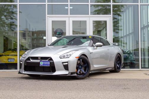 Super Silver QuadCoat 2020 Nissan GT-R Premium Dual-clutch 6-Speed Transmission