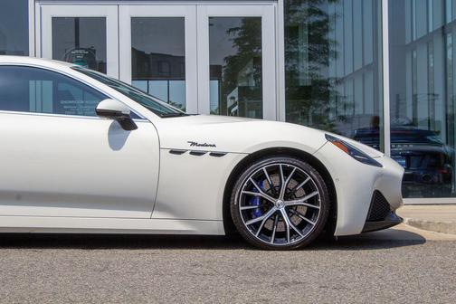 Bianco 2024 Maserati GranTurismo Modena