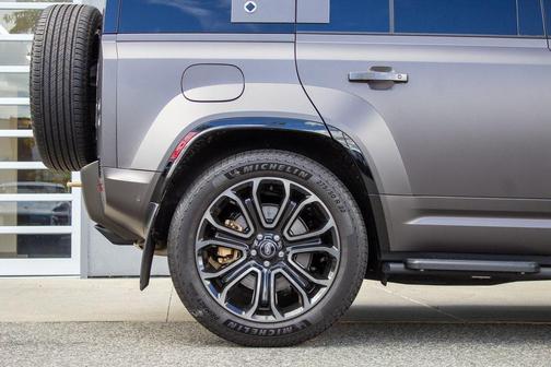 2025 Land Rover Defender V8