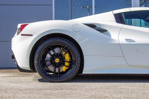 2019 Ferrari 488 Spider Base