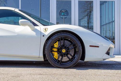 Bianco Avus 2019 Ferrari 488 Spider Base