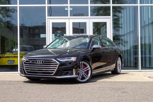 Mythos Black Metallic 2020 Audi S8 4.0T