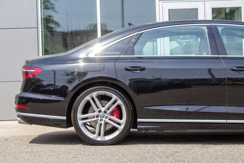 Mythos Black Metallic 2020 Audi S8 4.0T