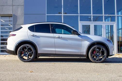 2025 Alfa Romeo Stelvio Sprint AWD