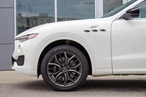 Bianco 2024 Maserati Levante GT Ultima