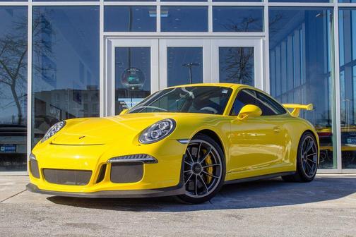 Racing Yellow 2015 Porsche 911 GT3