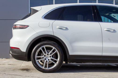 Carrara White Metallic 2023 Porsche Cayenne Cayenne