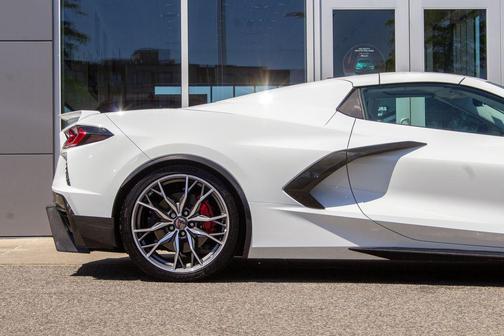 Arctic White 2023 Chevrolet Corvette Stingray w/3LT