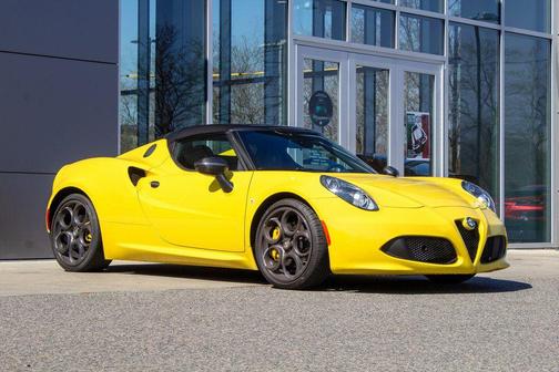 2016 Alfa Romeo 4C Spider Base