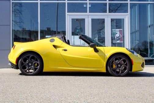 2016 Alfa Romeo 4C Spider Base
