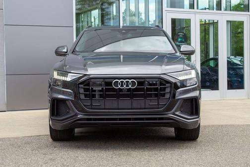 Daytona Gray Pearl Effect 2023 Audi Q8 55 Prestige