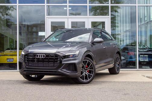 Daytona Gray Pearl Effect 2023 Audi Q8 55 Prestige