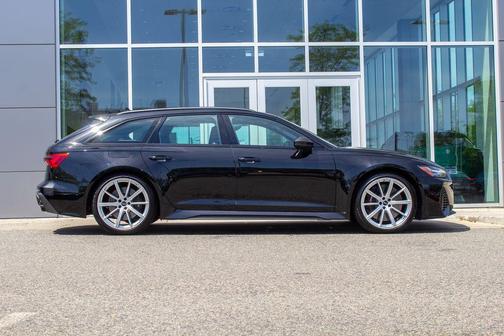 Black 2024 Audi RS 6 Avant 4.0T