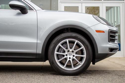 2024 Porsche Cayenne Base