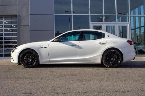 2022 Maserati Ghibli Modena Q4