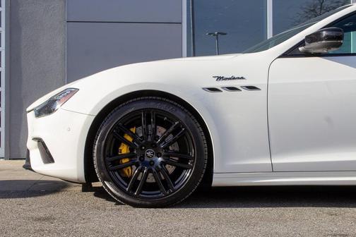 2022 Maserati Ghibli Modena Q4