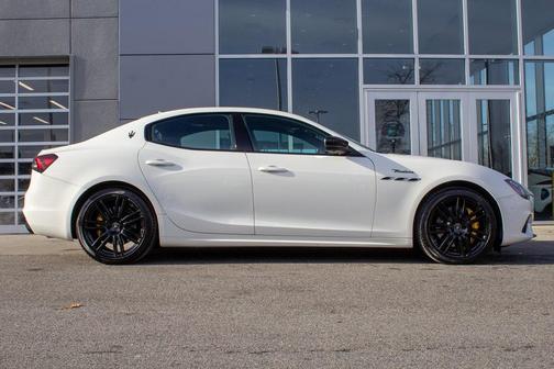 2022 Maserati Ghibli Modena Q4