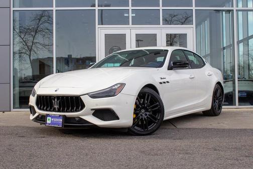 2022 Maserati Ghibli Modena Q4