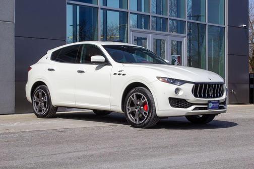 Bianco 2023 Maserati Levante GT