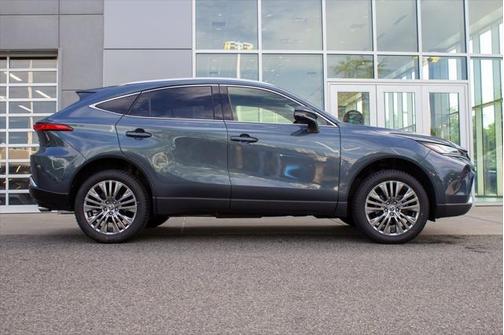 2022 Toyota Venza XLE