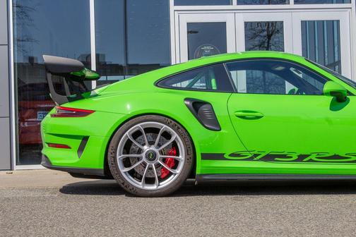 Lizard Green 2019 Porsche 911 GT3 RS