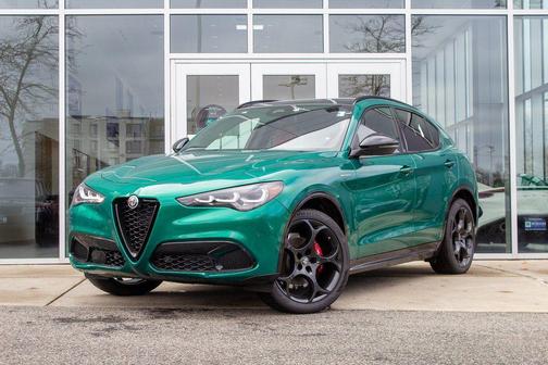 Verde Fangio Metallic 2025 Alfa Romeo Stelvio Sprint AWD