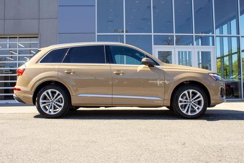 2025 Audi Q7 55 Premium Plus