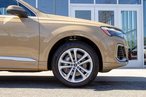 2025 Audi Q7 55 Premium Plus