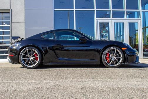 2022 Porsche 718 Cayman GT4