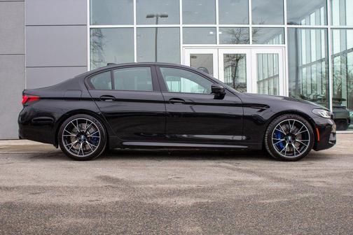 Black Sapphire Metallic 2022 BMW M5 Competition
