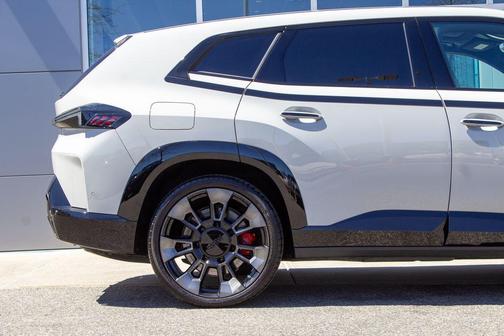 Dravit Grey Metallic 2025 BMW XM Base