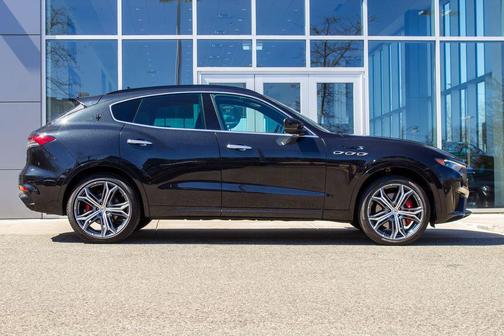 Nero Ribelle Metallic 2022 Maserati Levante Modena S