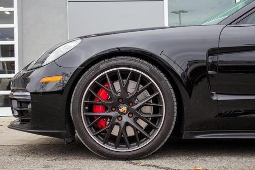 2023 Porsche Panamera GTS
