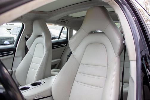 2023 Porsche Panamera GTS