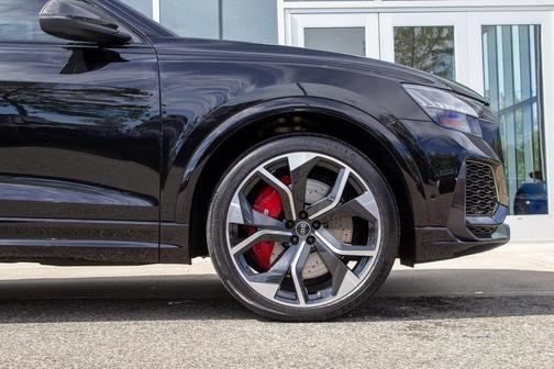 Mythos Black Metallic 2024 Audi RS Q8 4.0T