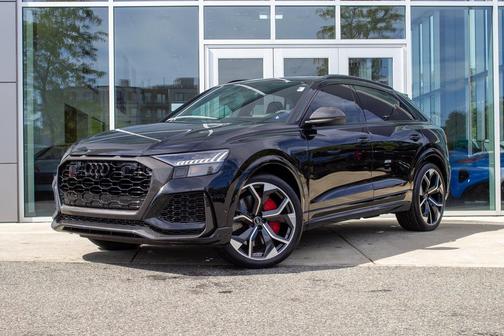 Mythos Black Metallic 2024 Audi RS Q8 4.0T