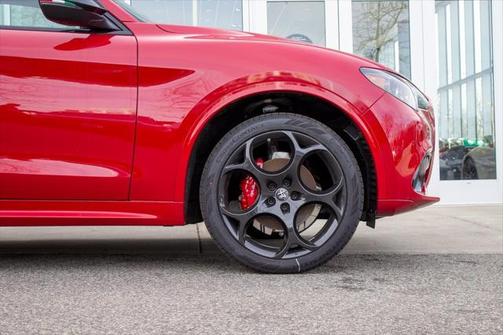 2025 Alfa Romeo Stelvio Ti