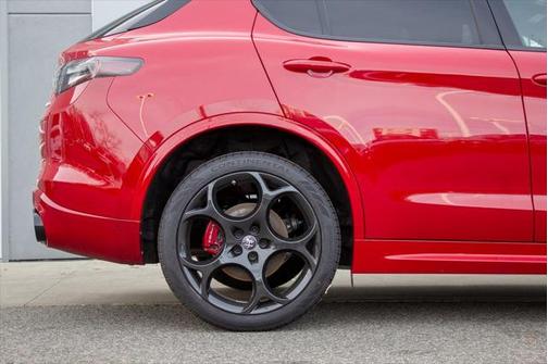 2025 Alfa Romeo Stelvio Ti