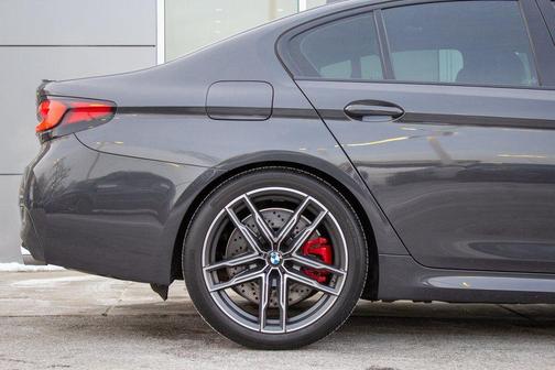 Brands Hatch Grey Metallic 2022 BMW M5 Base