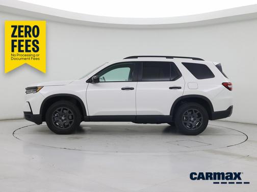 White 2025 Honda Pilot Trailsport