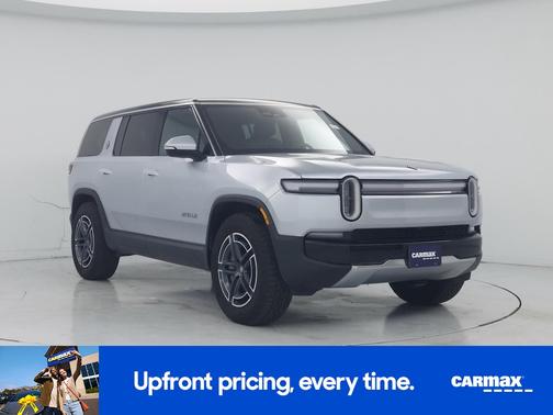 Silver 2026 Rivian R1S Dual Motor Standard