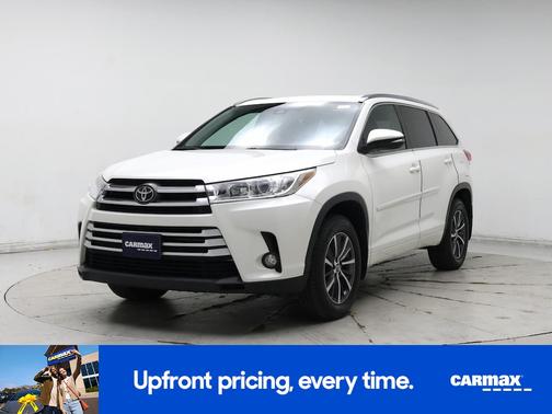 White 2018 Toyota Highlander XLE