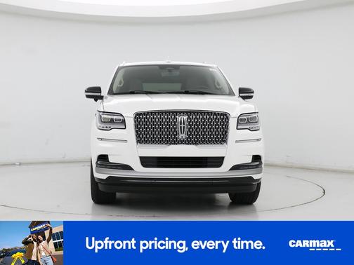 White 2024 Lincoln Navigator Reserve