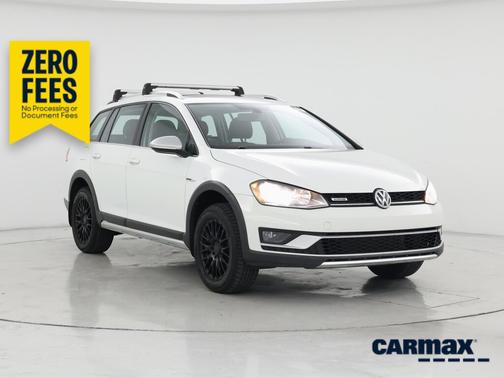 White 2017 Volkswagen Golf Alltrack SE