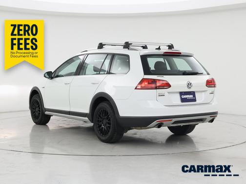 White 2017 Volkswagen Golf Alltrack SE