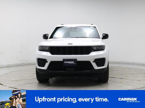 White 2023 Jeep Grand Cherokee Altitude