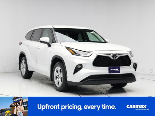 White 2024 Toyota Highlander LE