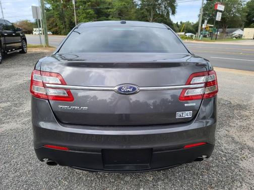 2017 Ford Taurus SE
